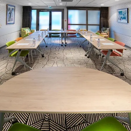 Отель Ibis Styles Aeroport Клермон-Ферран
