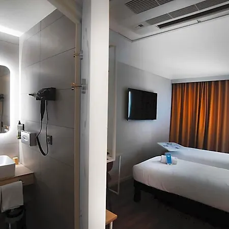 מלון Ibis Styles Aeroport 3*